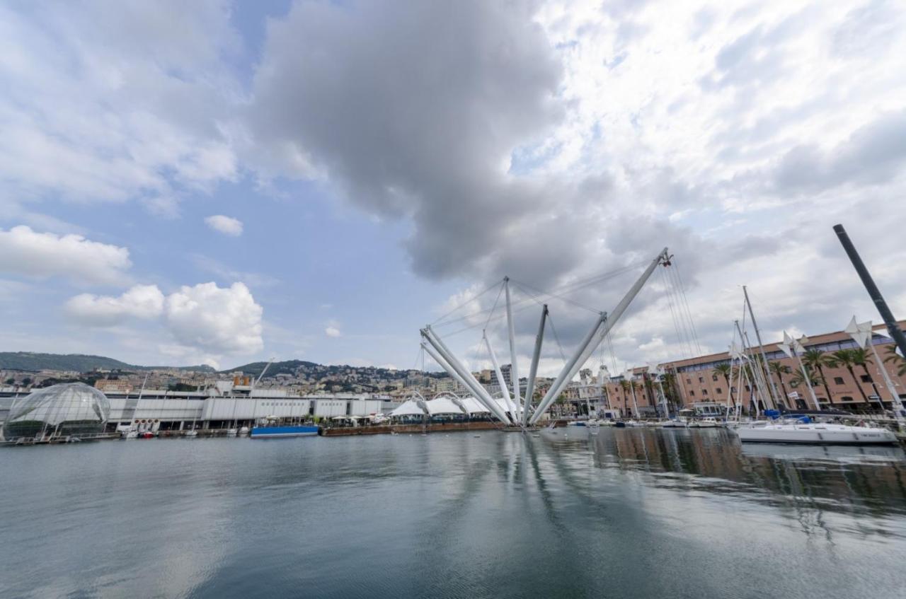 Joivy Warm Family Flat For 9, Near Porto Antico Apartment Genoa Bagian luar foto