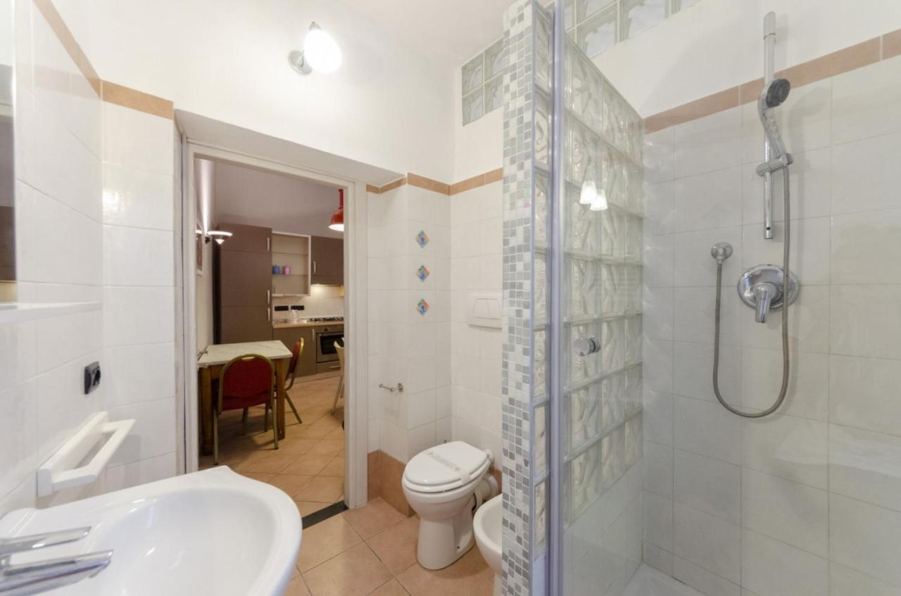 Joivy Warm Family Flat For 9, Near Porto Antico Apartment Genoa Bagian luar foto
